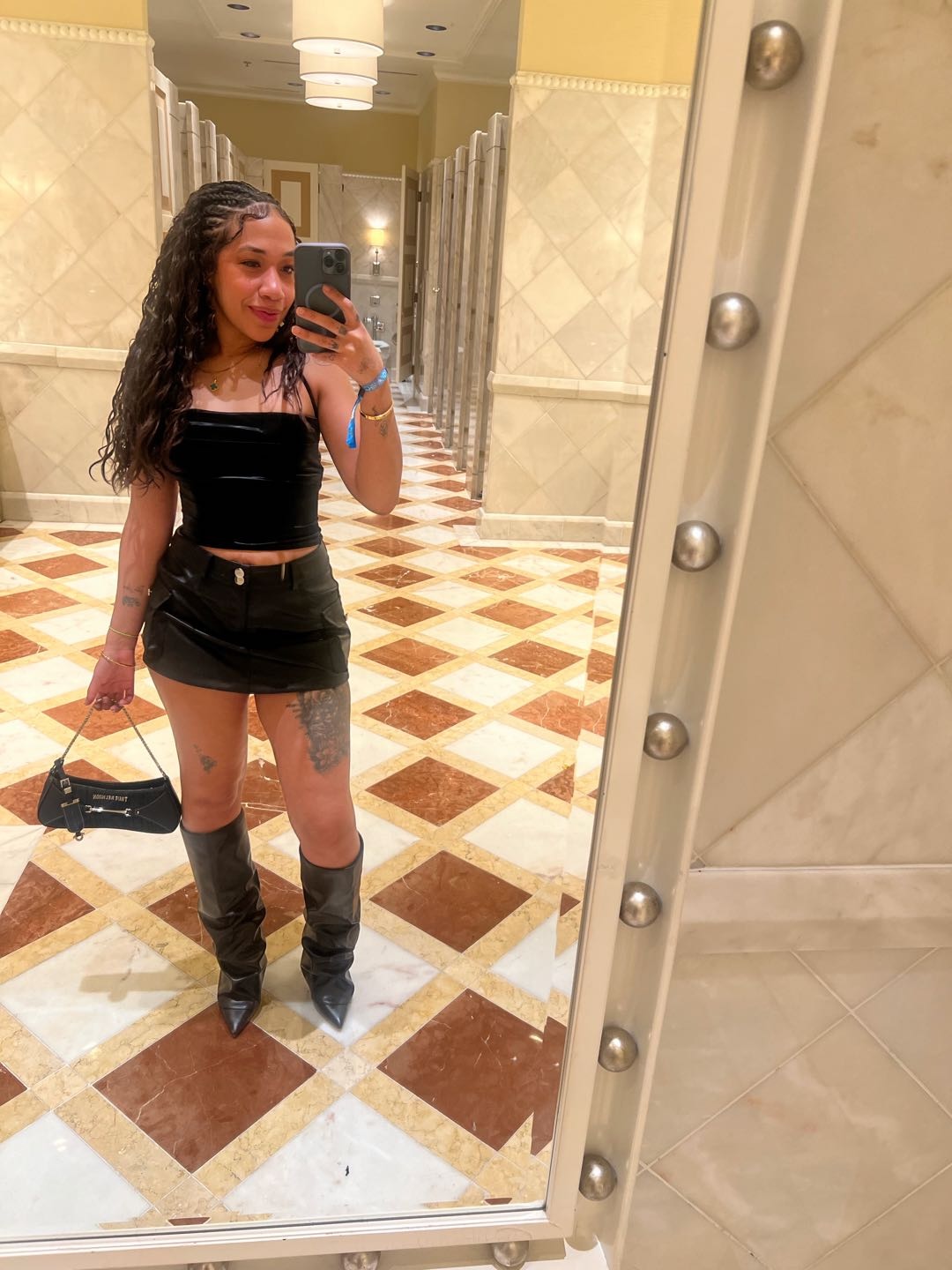 Live on LivCam — Isabella